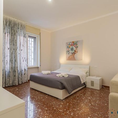 Crisanzio 80 Apartment Bari Bagian luar foto